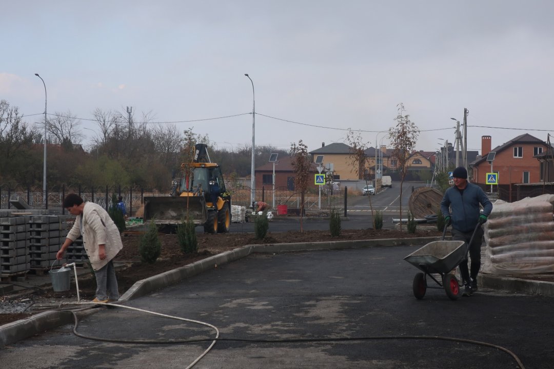 Завершается строительство трех новых школ в Азове и Батайске