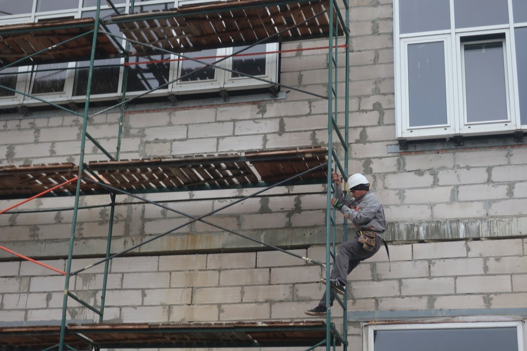 Завершается строительство трех новых школ в Азове и Батайске