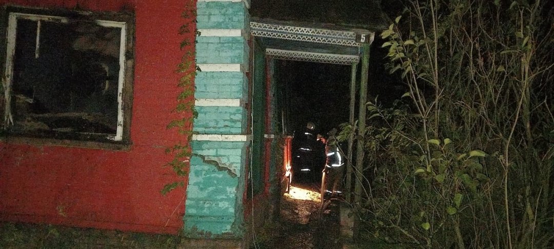 В Азовском районе на пожаре погиб мужчина  и двое детей.